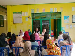 Penyuluhan dan Sosialisasi Keluarga Berencana Bagi Calon Ibu dan Usia Subur dan Bunda PUD Kelurahan Limpomajang