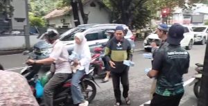 Media Online Corong Informasi News.com Berbagi Takjil di Hari ke-21 Ramadan